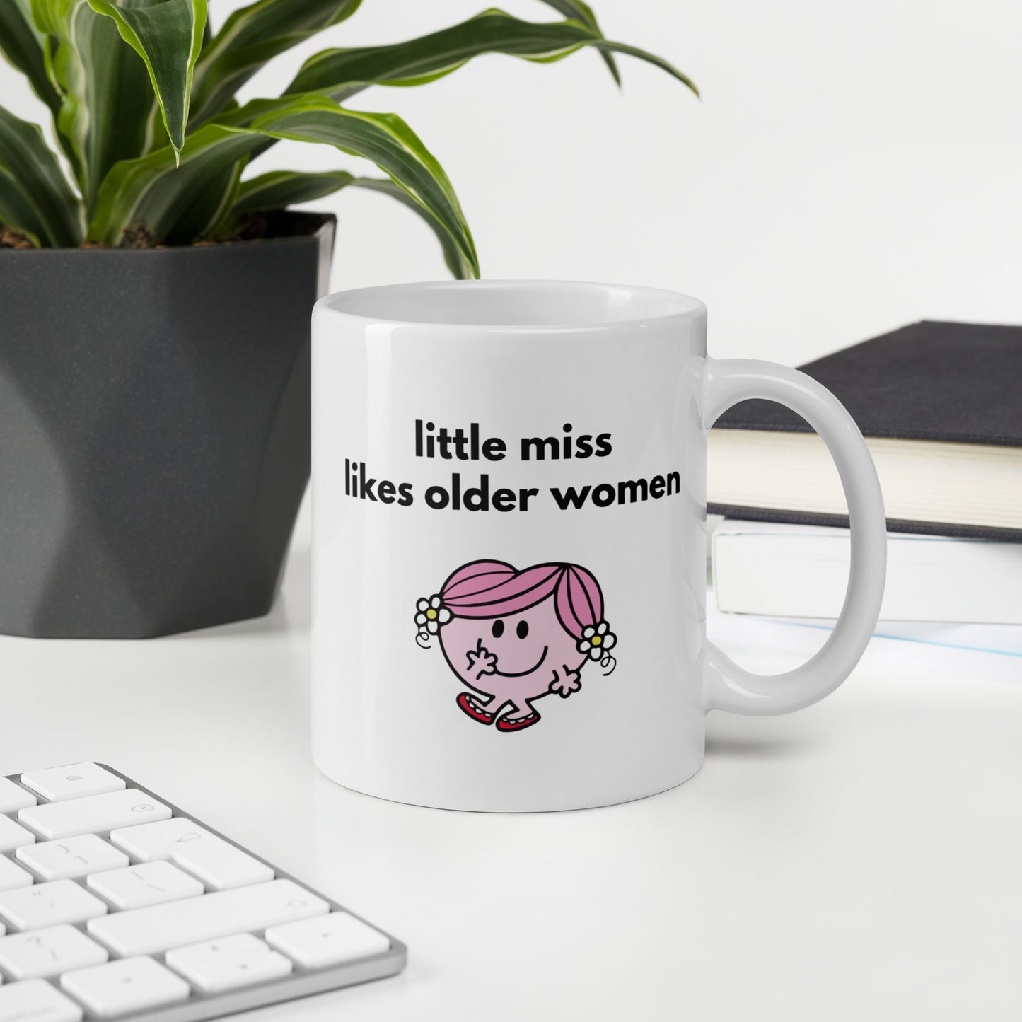 Tasse "Little Miss Likes Older Women"